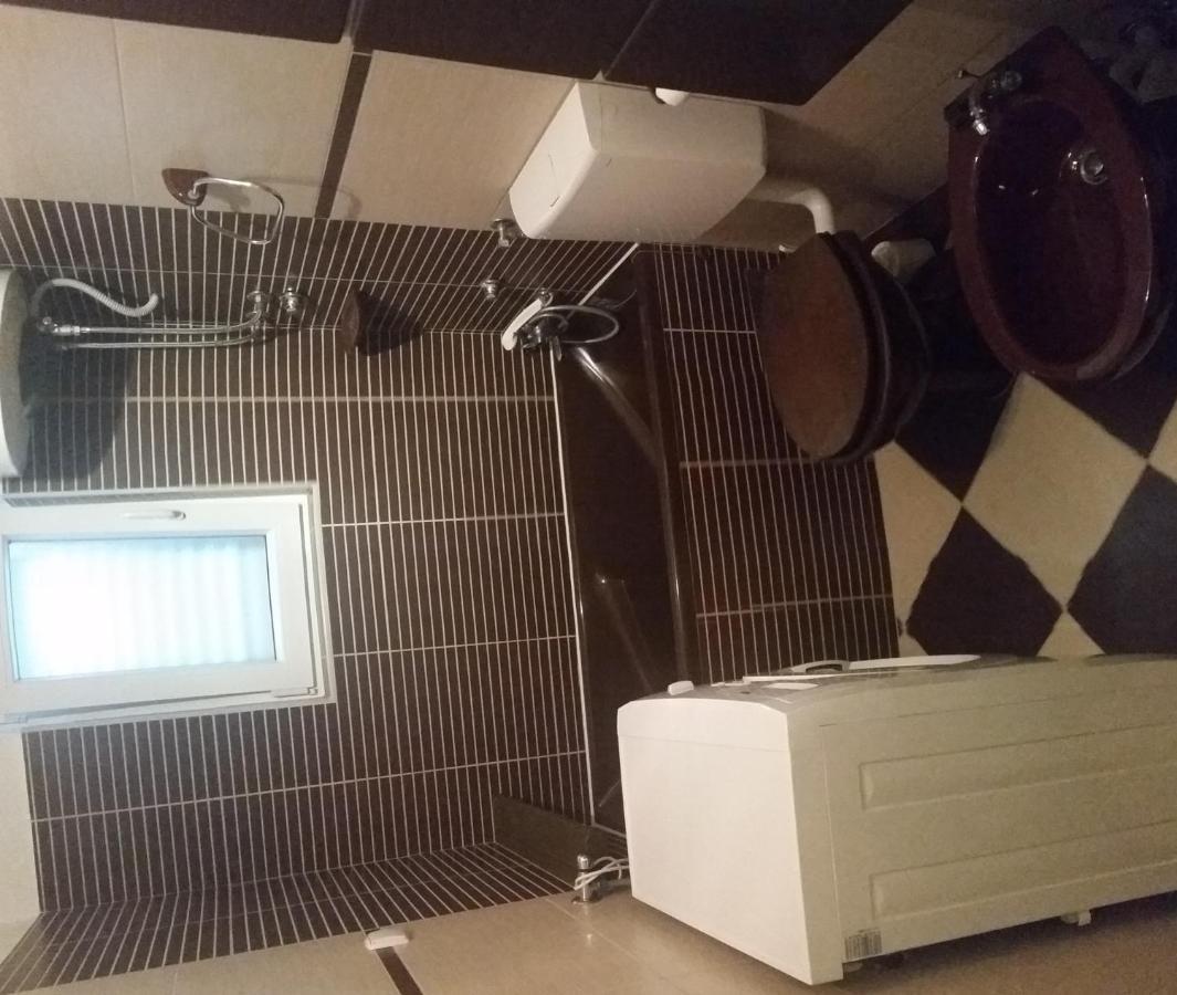 Apartment B&K Raslina Luaran gambar
