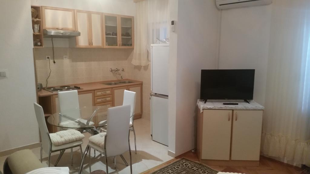 Apartment B&K Raslina Luaran gambar