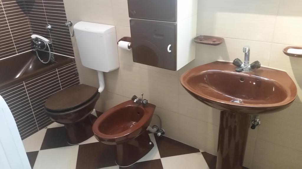 Apartment B&K Raslina Luaran gambar