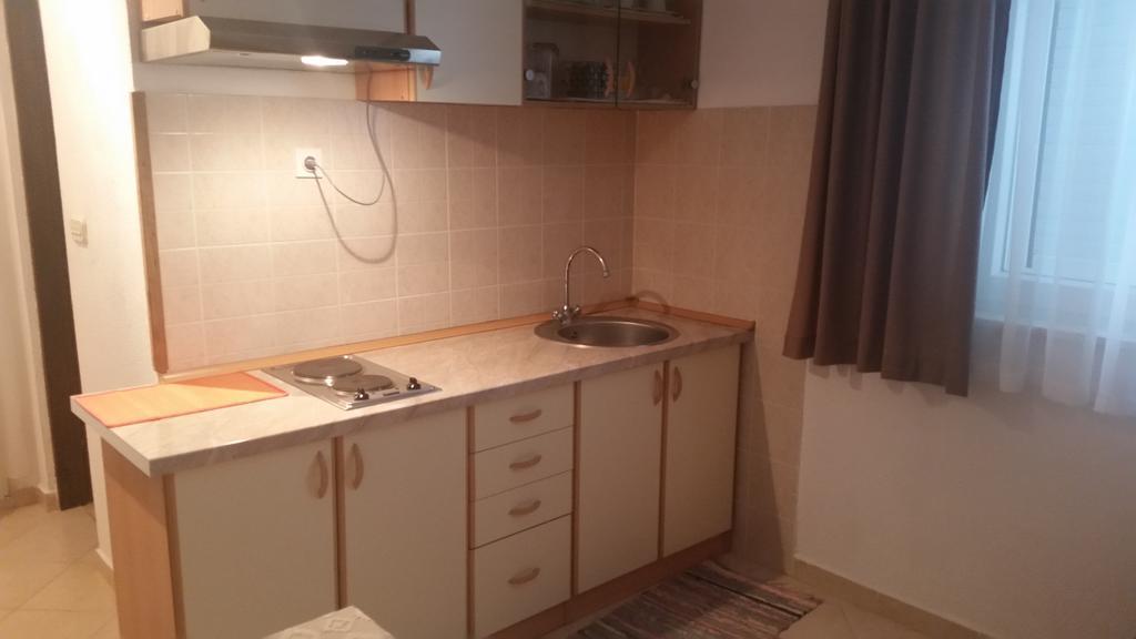 Apartment B&K Raslina Luaran gambar