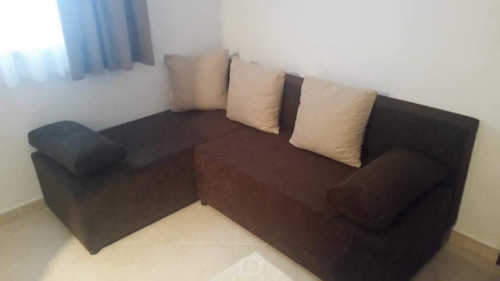 Apartment B&K Raslina Luaran gambar