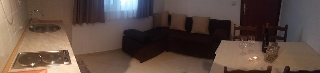 Apartment B&K Raslina Luaran gambar